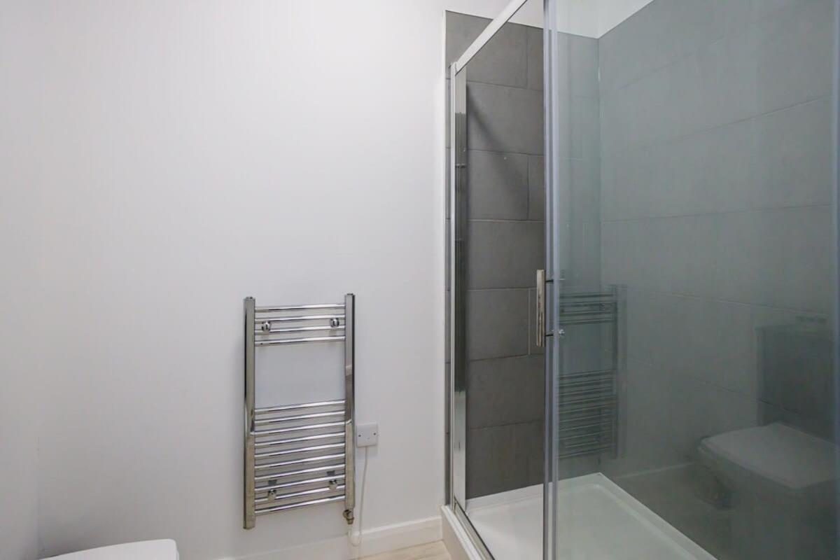 Contemporary 1 Bed Apartment Central Bolton Exterior photo